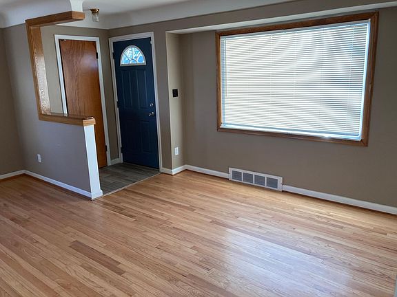 5th image of 6736 Whitby St
