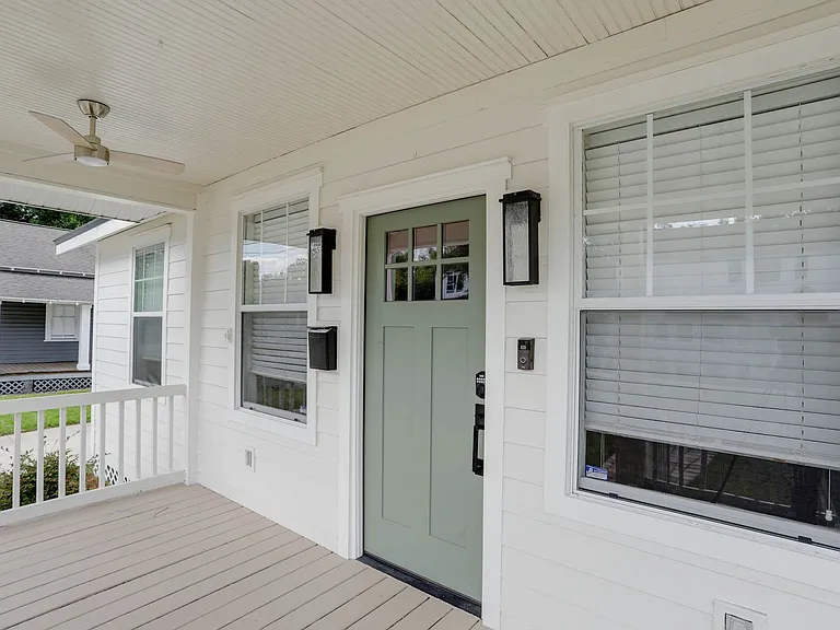 1033 N Hampton Ave — Photo 4
