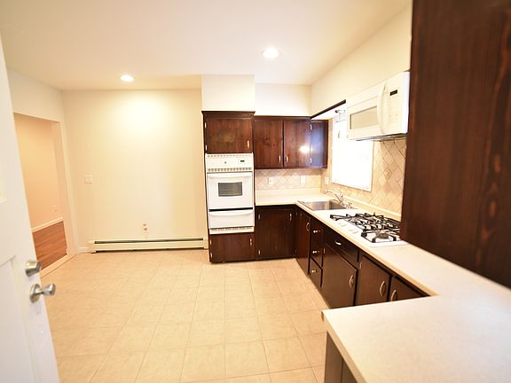 4th image of 18-02 Berdan Ave #1X