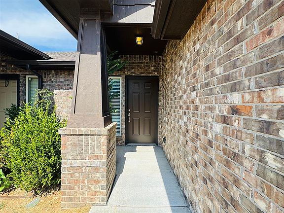 3rd image of 1007 Merlin Dr
