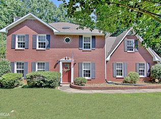 220 Windsor Dr, Fayetteville, GA 30215