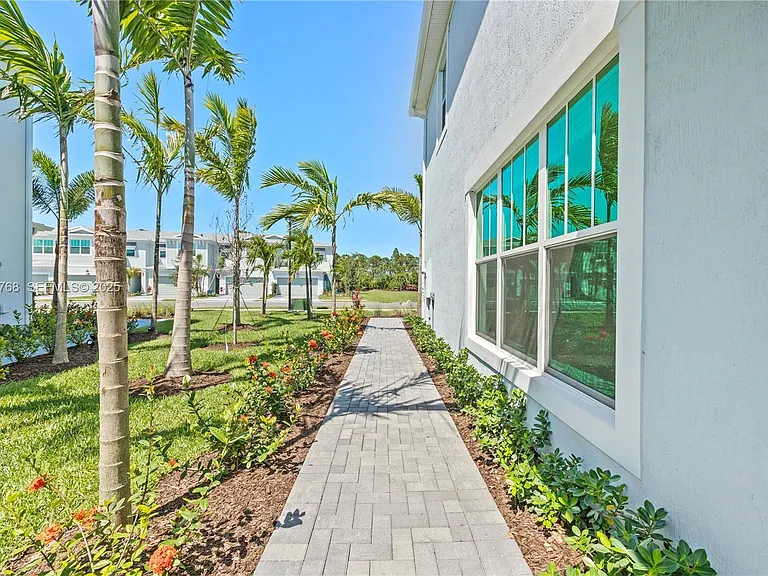 3542 NW Solange Ct — Photo 2