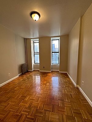 3rd image of 546 W 50th St Unit 1FW