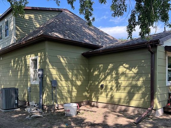 5th image of 220 E 8th St