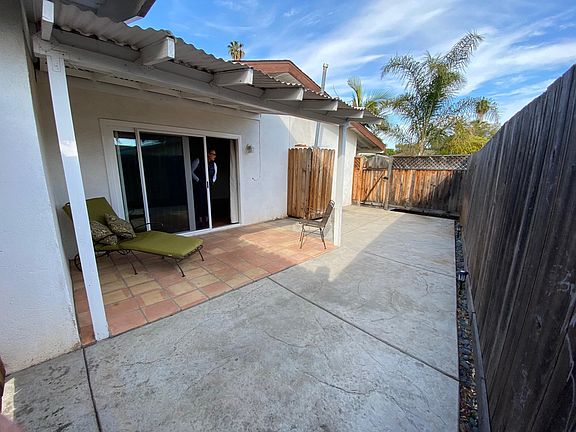 3rd image of 323 Consuelo Dr Unit A