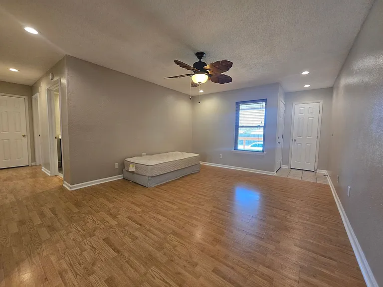 112 Thomas Blvd — Photo 9