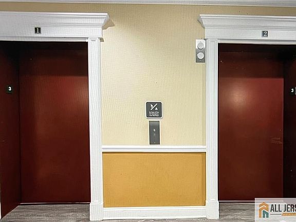 4th image of 315 Regency Pl