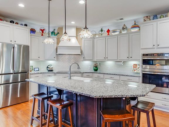 4th image of 537 Buckview Ln