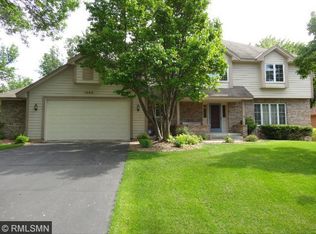 1566 Royal Hills Dr, Arden Hills, MN 55112
