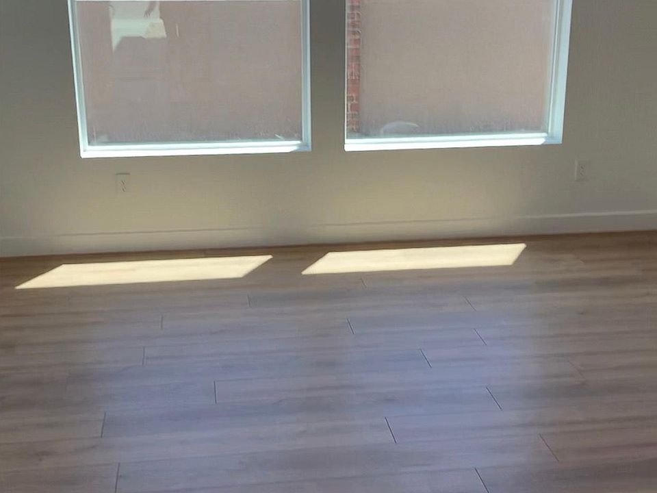 2nd image of 4935 Willowbank