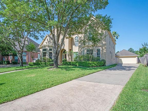 Long driveway with detached 2 car garage provides lots of parking