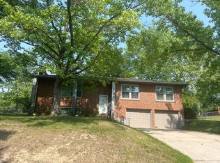 1221 Jake Ln, Columbia, MO 65203