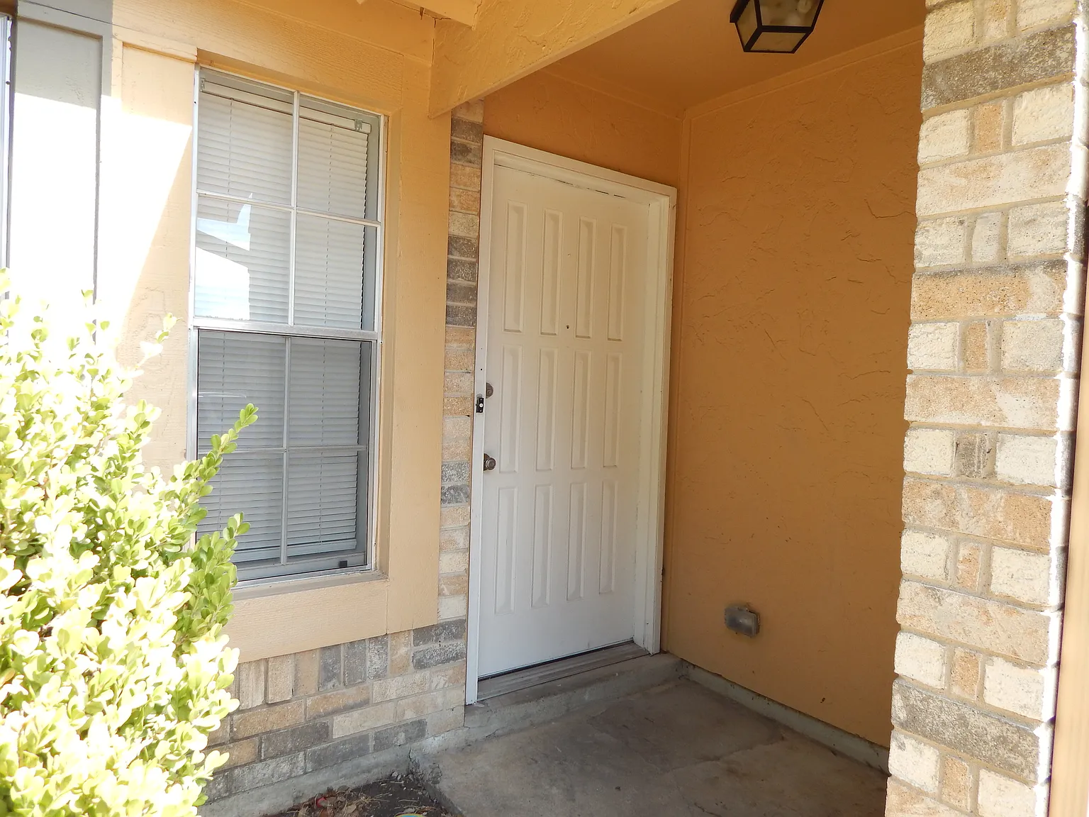 3 bed, 1600 sqft, $1,900 — Photo 2