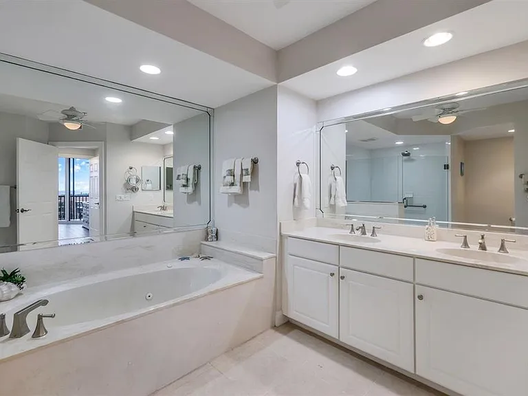 3313 Sunset Key Cir #404 — Photo 16