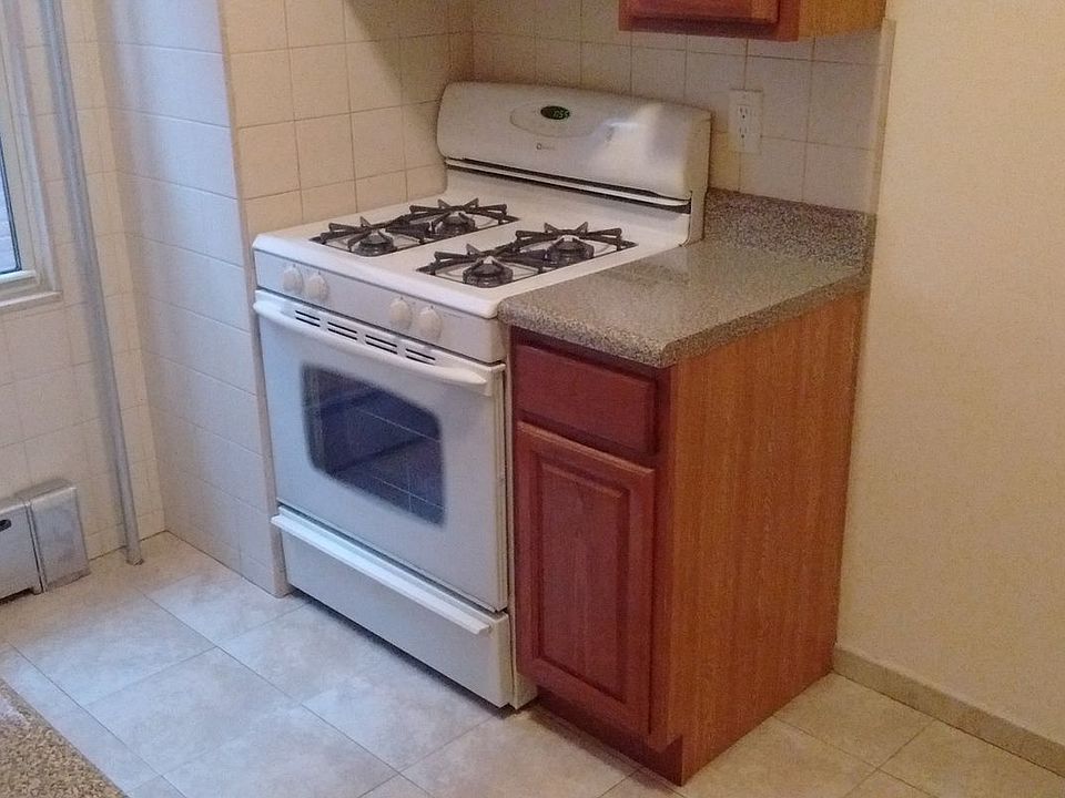 2nd image of 2228 42nd St APT 2R