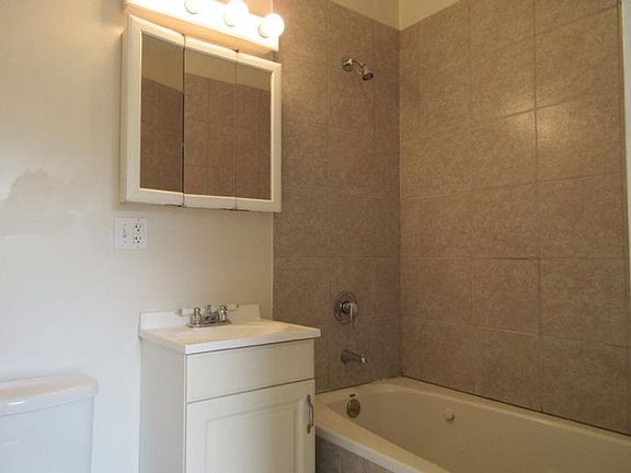 4th image of 1200 W Pratt Blvd APT 416
