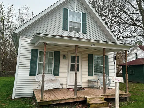 308 E Clay St, Clinton, IL 61727