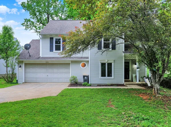 2210 S Laurelwood Cir, Bloomington, IN 47401
