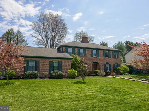 483 Woodcrest Dr, Mechanicsburg, PA 17050