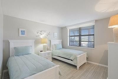 2nd image of 440 Seaview Ct APT 810