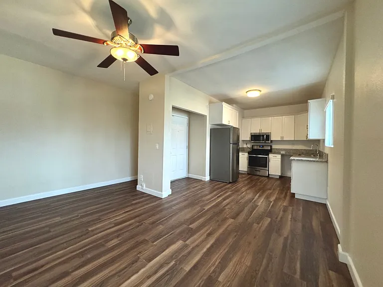 2221 Abbott St #4 — Photo 3