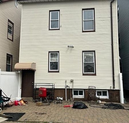 3rd image of 14 19Th Ave