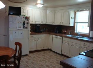 305 13th St, Cando, ND 58324