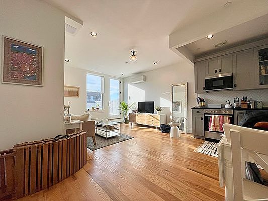 4th image of 232 Tompkins Ave #5F