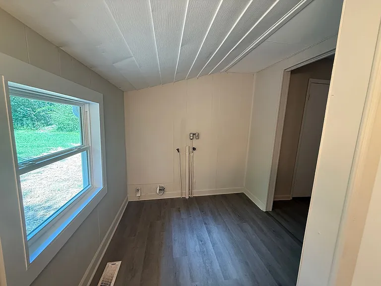 89 Susan Ln — Photo 17