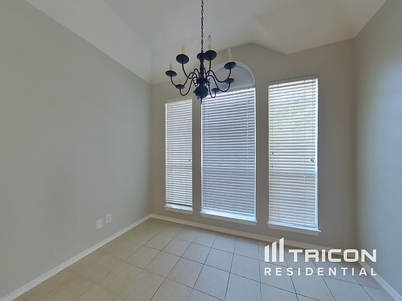 5th image of 1407 Ross Dr