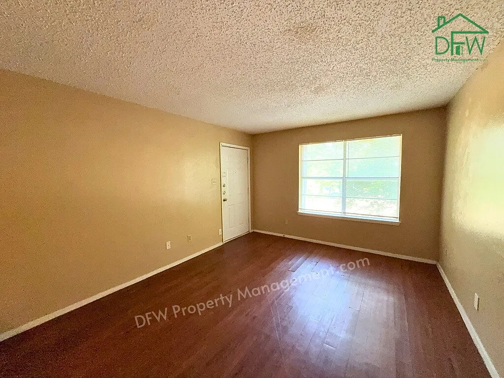 2 bed, 1.0 bath, 885 sqft, $1,170 — Photo 2