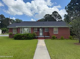 909 Oriental Ave, Kinston, NC 28504