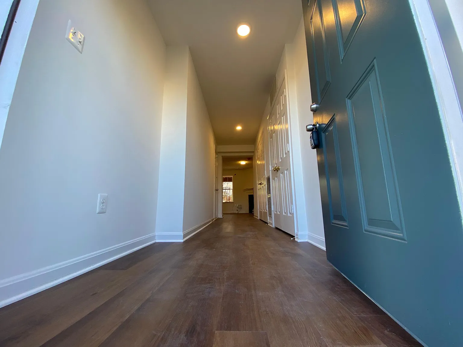 3 bed, 1888 sqft, $3,099 — Photo 2
