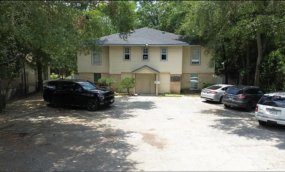 1209 N Roberson St #1