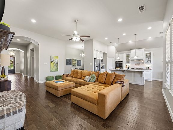 3rd image of 9901 Trinity Dr