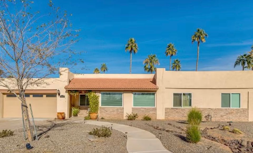 Beautiful landscaping/Front of house