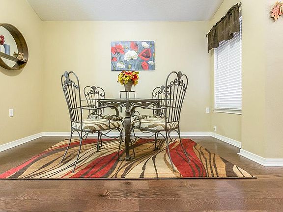 5th image of 2302 Tall Oak Dr
