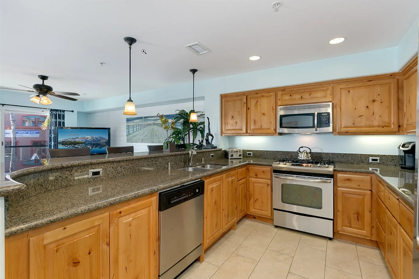 3 bed, 3.0 bath, $7,225 — Photo 3