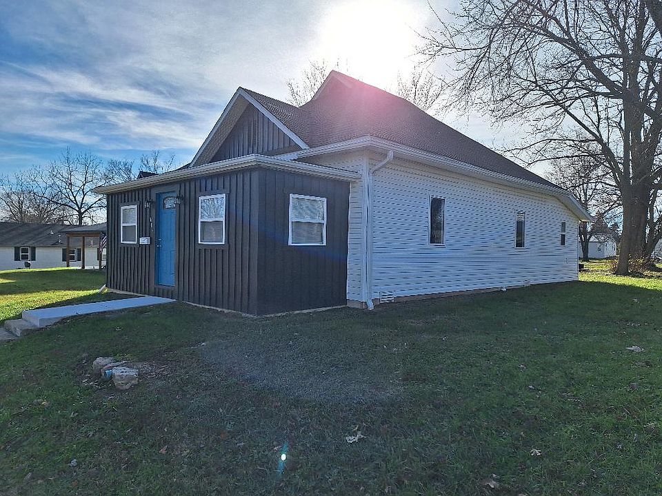 1st image of 646 W 1st St