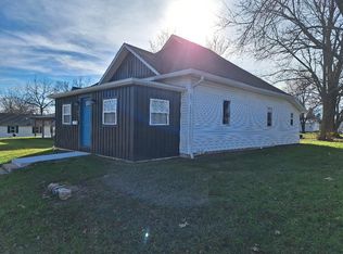 646 W 1st St, Mountain Grove, MO 65711