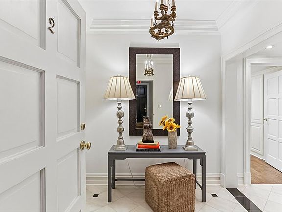 2nd image of 2769 Peachtree Rd NE APT 2