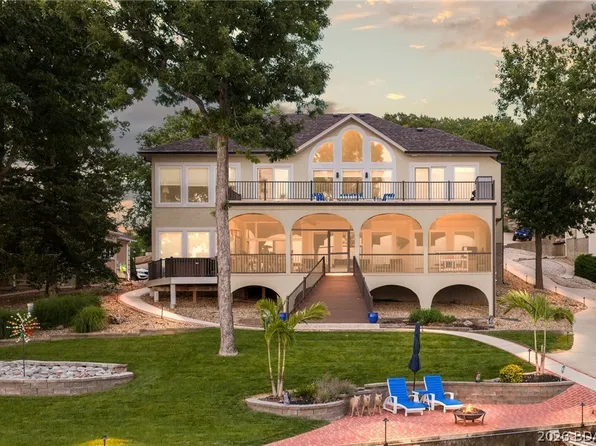 1348 Palisades Dr, Lake Ozark, MO 65049