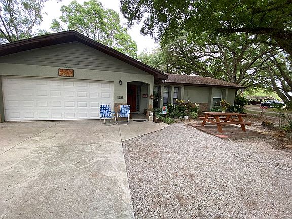 Large fenced 1 acre yard 