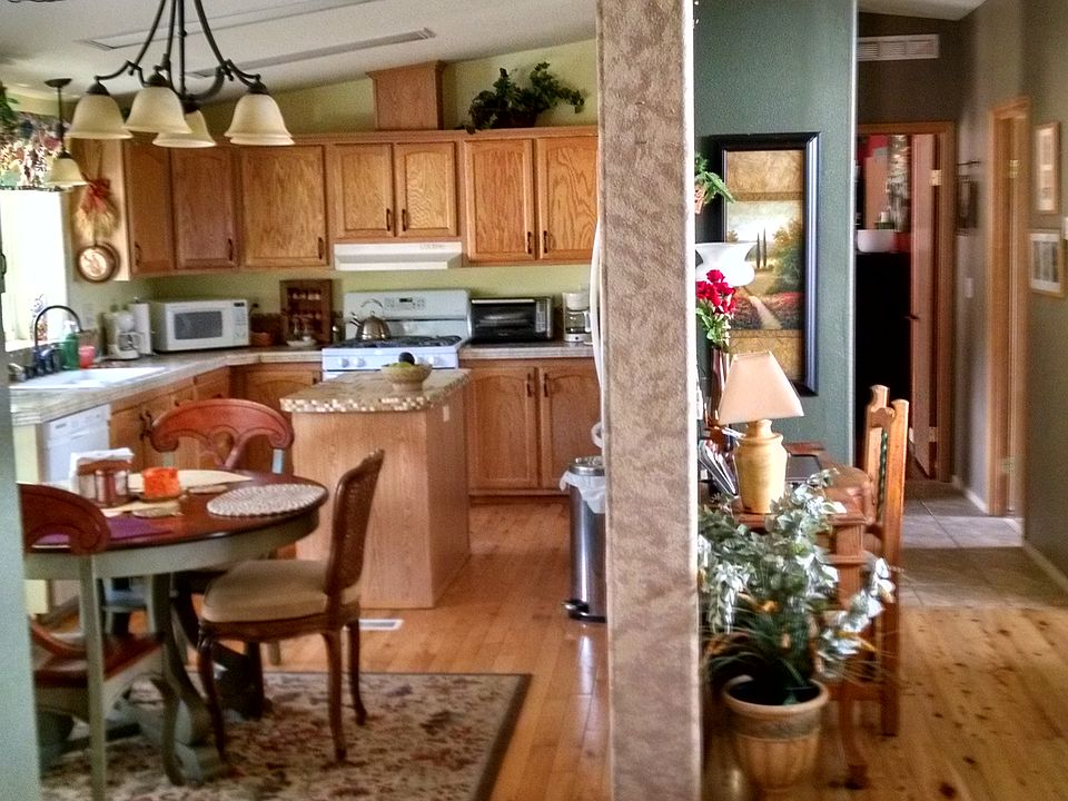 Gas stove, tiled countertops