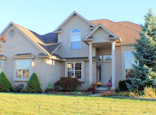 27121 Lancaster Dr, Brownstown, MI 48134