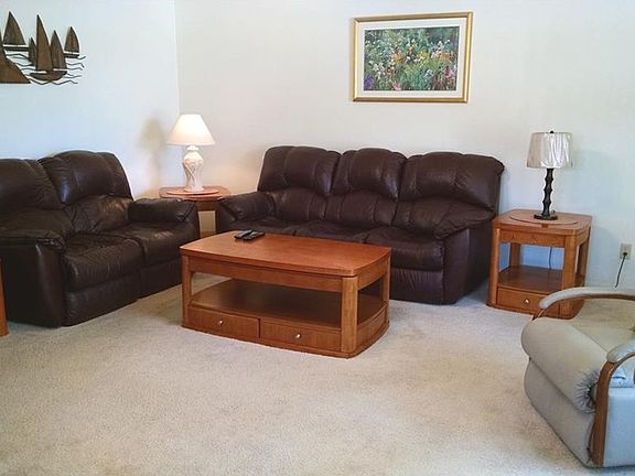 3rd image of 74 Royal Oak Ct