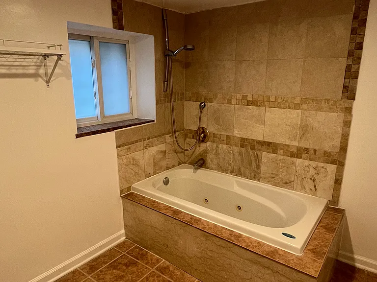 3029 N Haussen Ct — Photo 4
