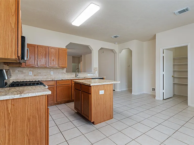 7814 Yaupon Ranch Ct — Photo 12