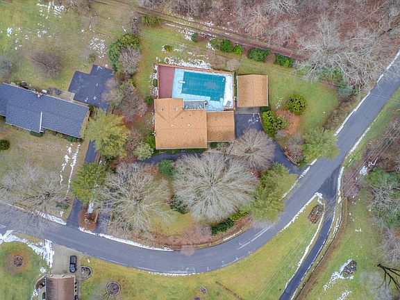 5th image of 294 Orchard Lake Dr