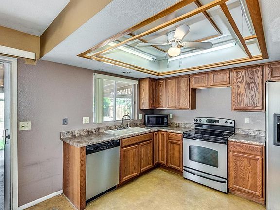3rd image of 3216 E Helena Dr